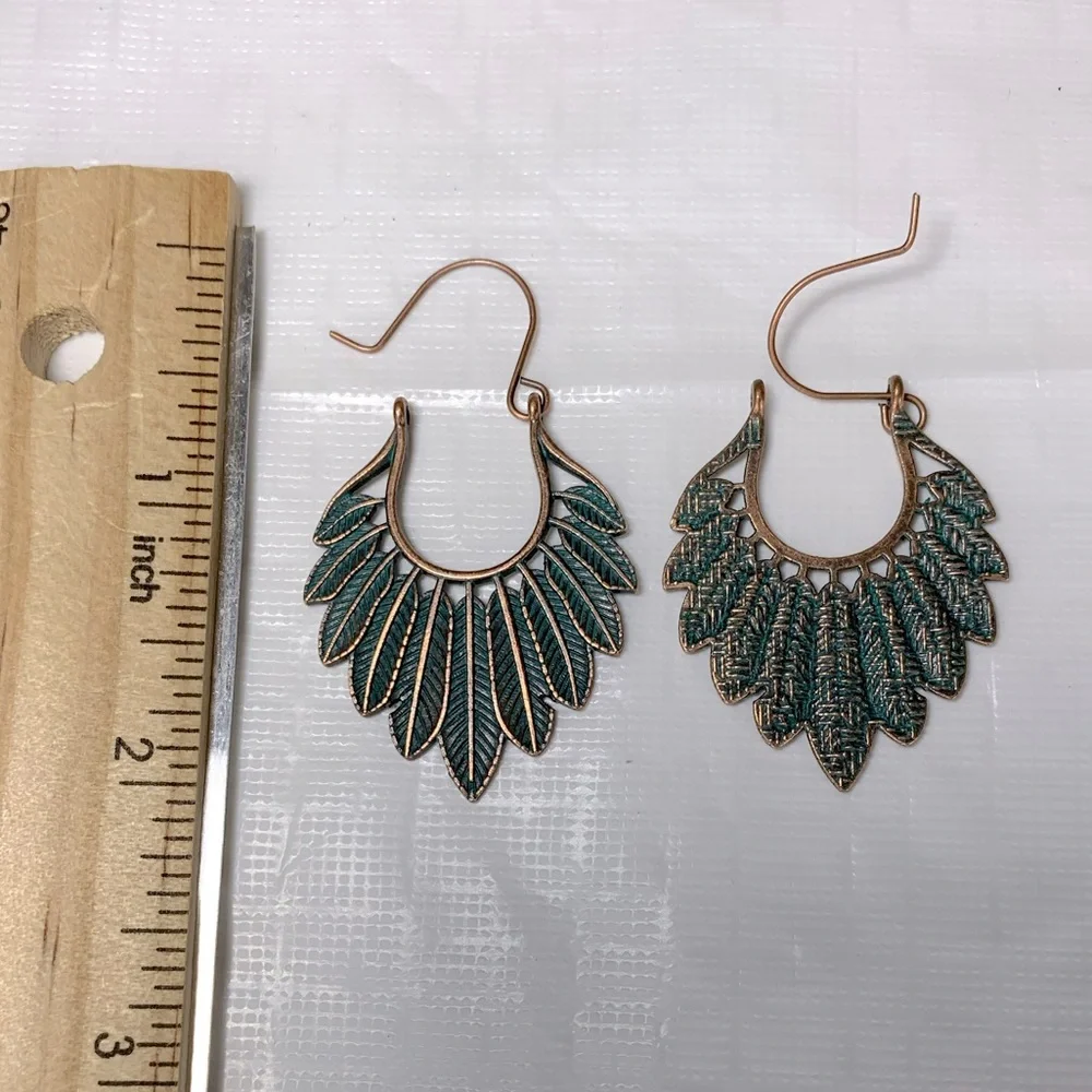 4/$10 Feather Design Hoop Earrings - Picture 2 of 2
